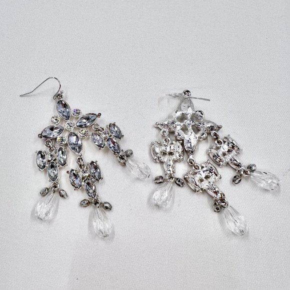 NWOT - Stunning Shiny Silver Tone Clear Rhinestone Chandelier Fishhook Earrings - Picture 4 of 5